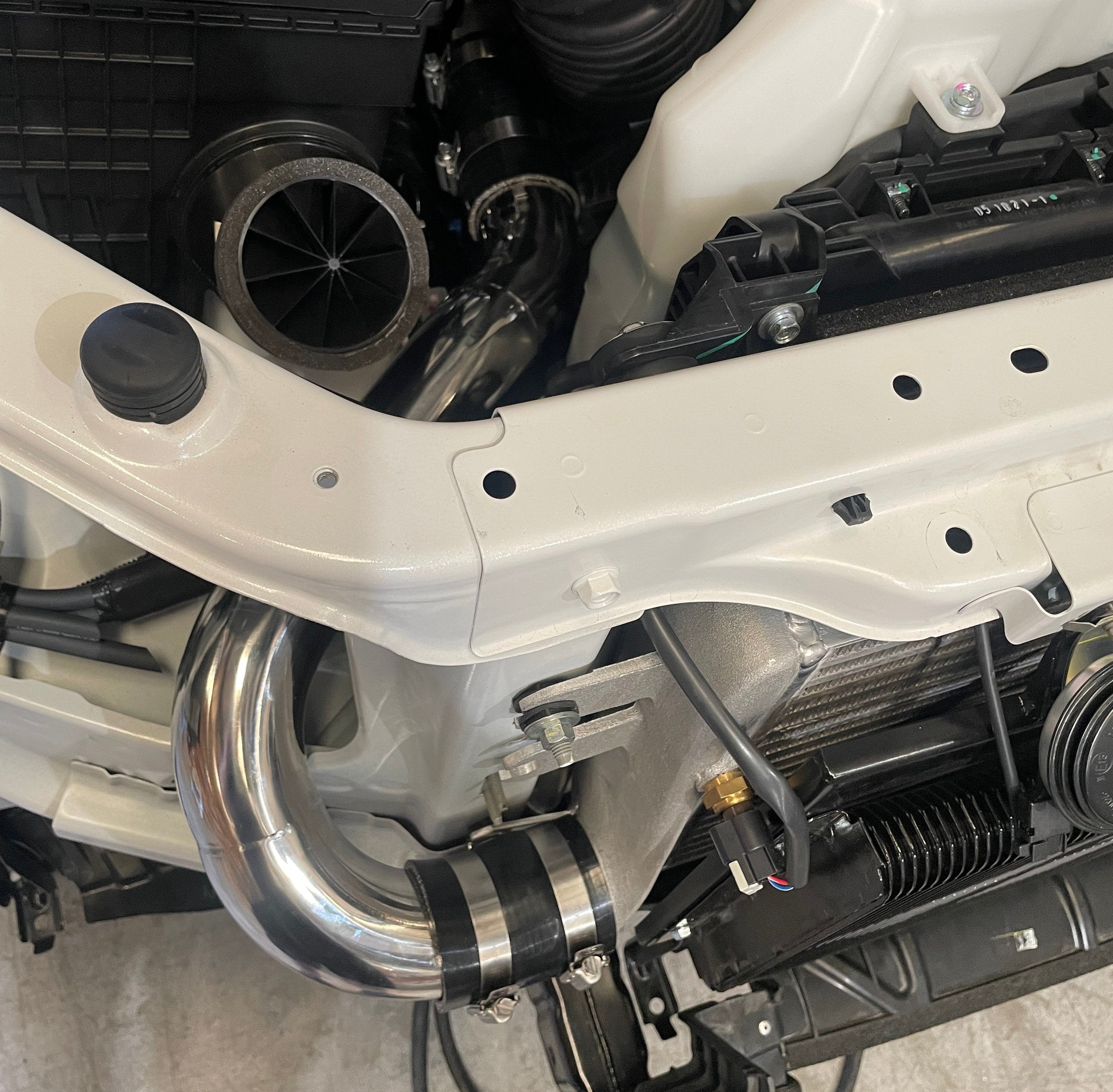 PDI+Front+mounted+Intercooler+2021+Isuzu+MUX+-+hot+side+piping