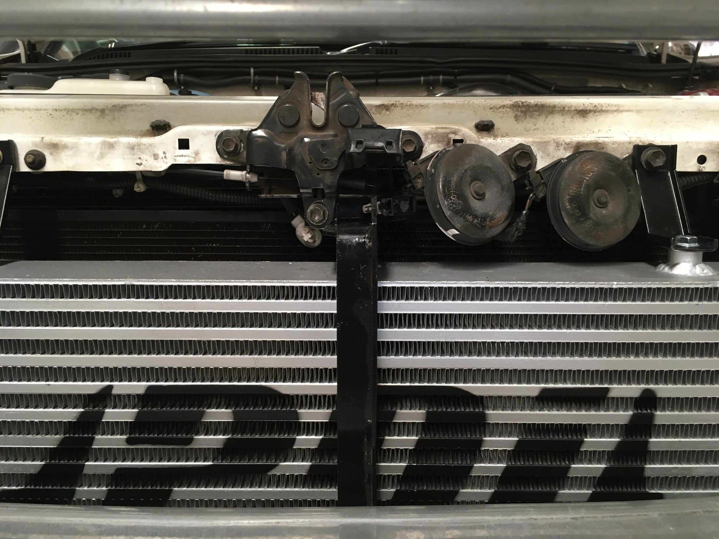 PDI+Prado+120+front+mount+intercooler+-+front+with+bonnet+latch_01